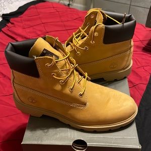 Lightly worn single sold timberland boots